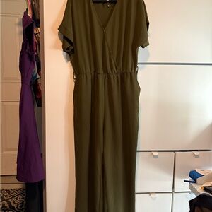 Green Dolman Sleeve V-Neck Jumpsuit for Casual Wear
